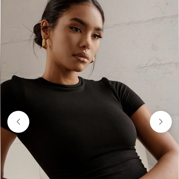 Re Ona Tops - Re Ona Signature Short Sleeves T-Shirt in Black Women's Sz M Slightly Cropped